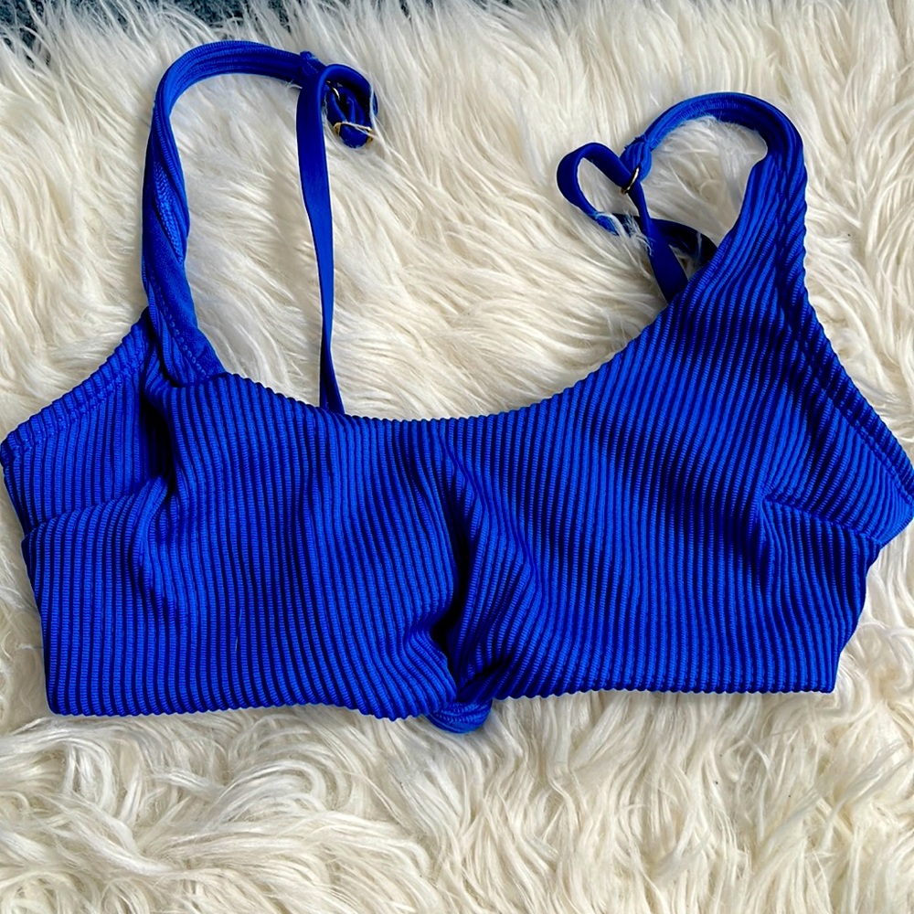 Hollister bikini top !